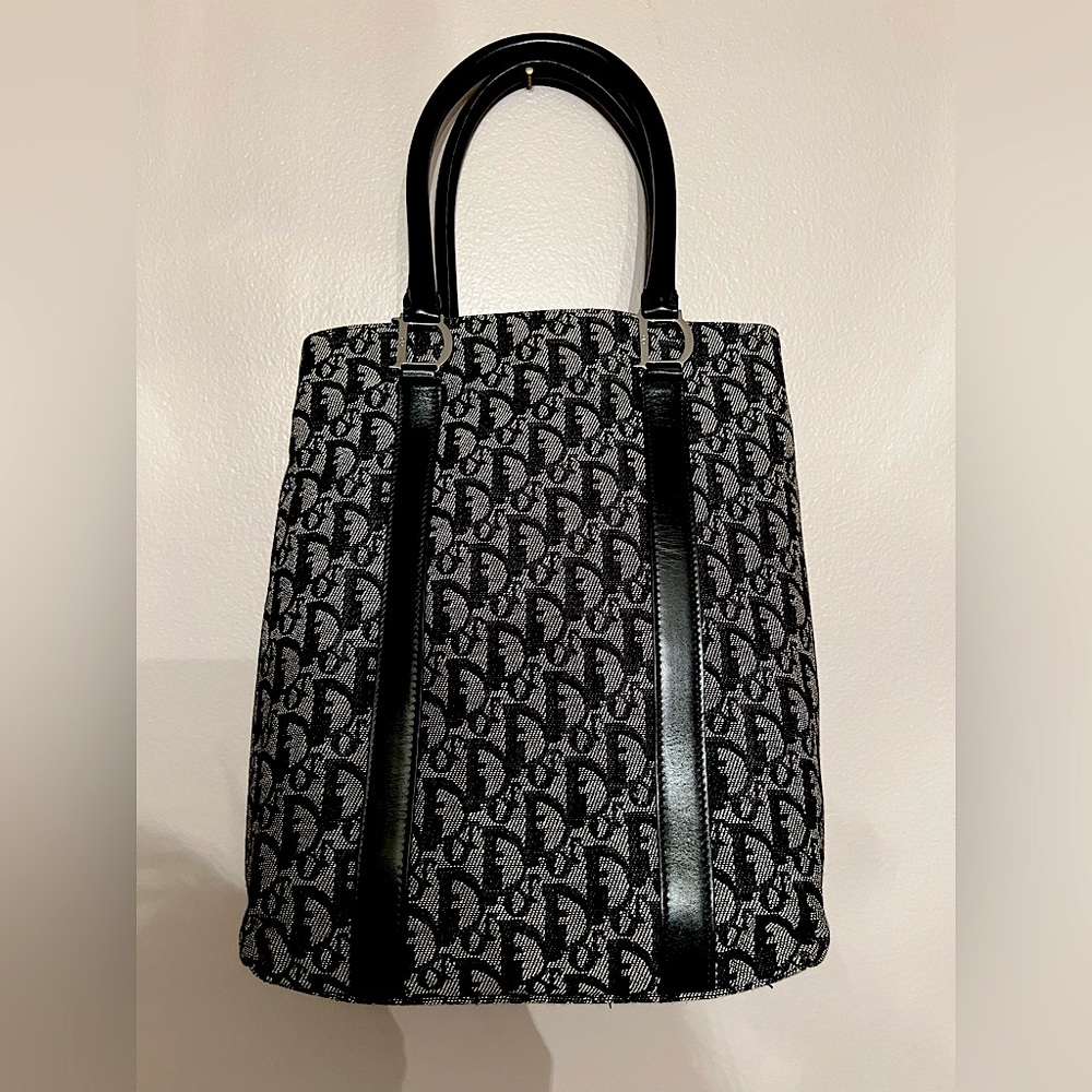 100% Authentic Dior handbag Excellent condition .